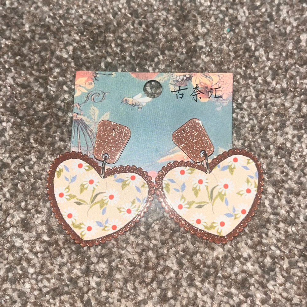 NWT Heart Sparkly Floral Fashion Jewelry Earrings